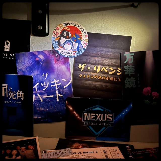 Pingouins Ténébreux, Sticker Japonais